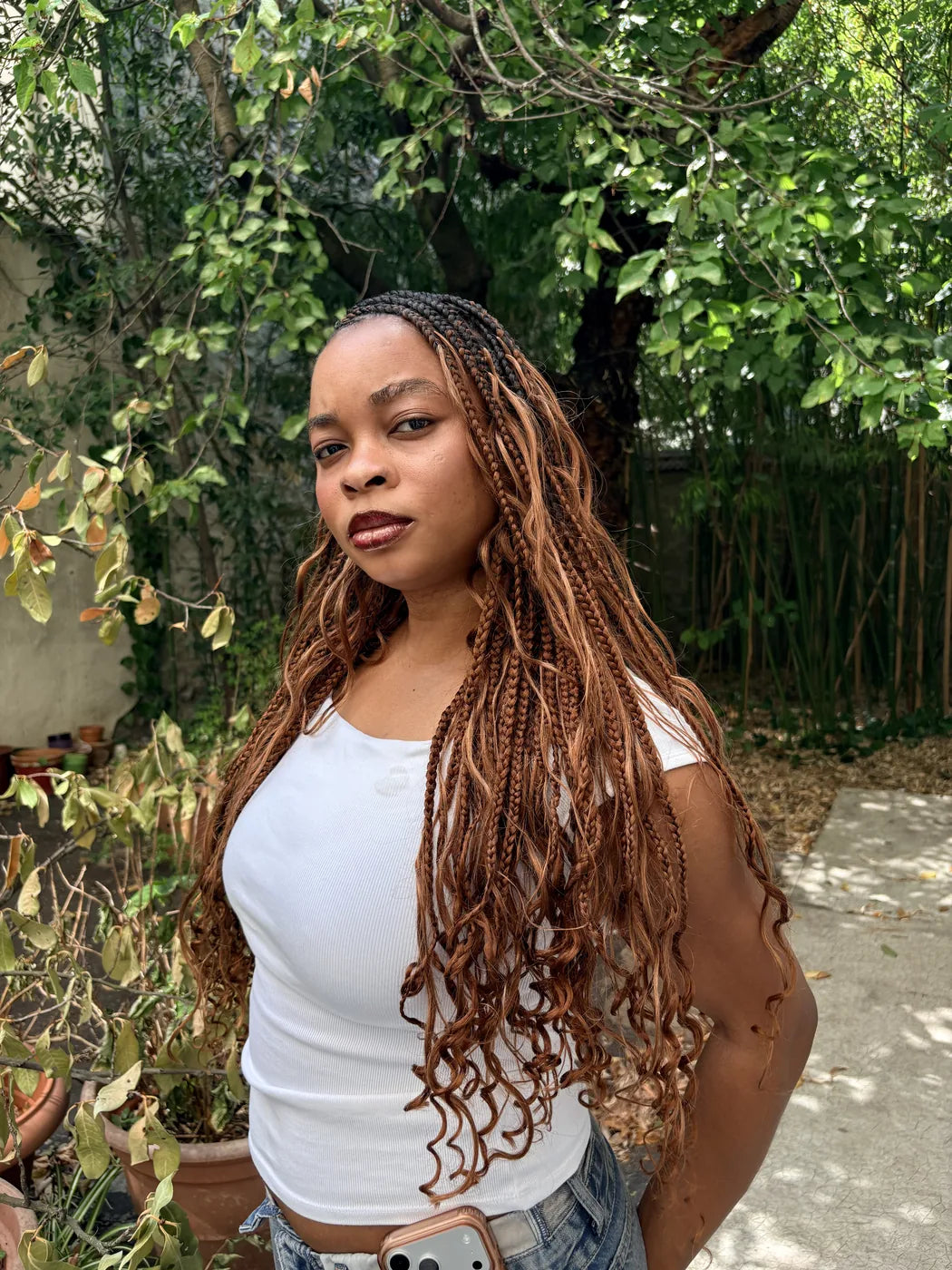 Look Bundles avec longue texture bouclée portée sur le côté